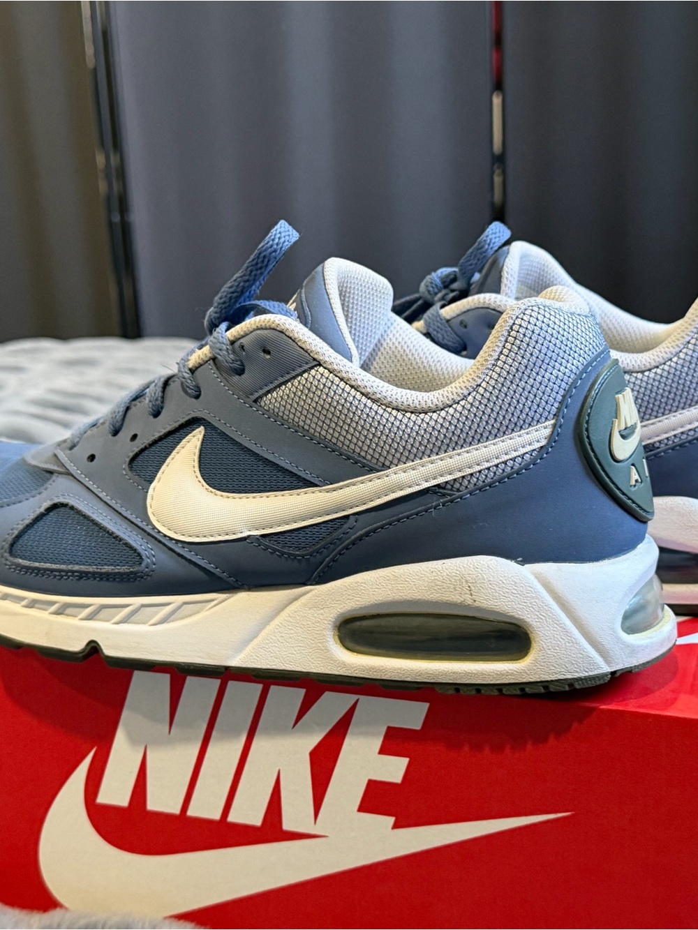 Nike Men's Athletic Shoes Navy Blue and White